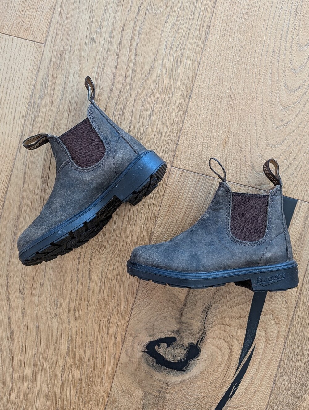 Toddler Blundstones Size 9!